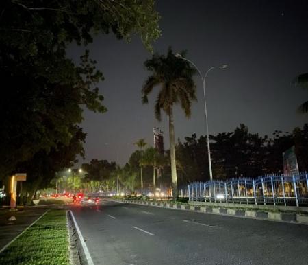 Lampu PJU di Jalan Sudirman, Pekanbaru banyak yang padam (foto/yuni)